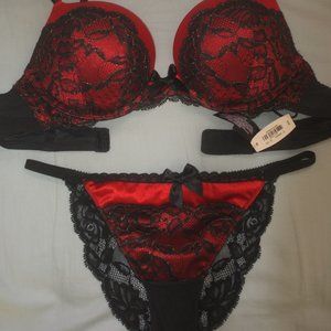 NWT Victoria's Secret Bombshell Bra and Panty Set 36A Medium